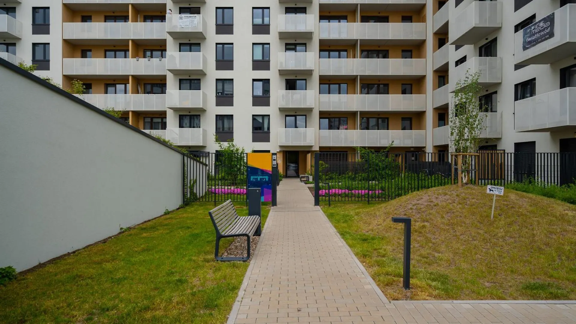 Miedziana 6 & 18 Apartment With Free Garage Wroclaw By Renters 0*,