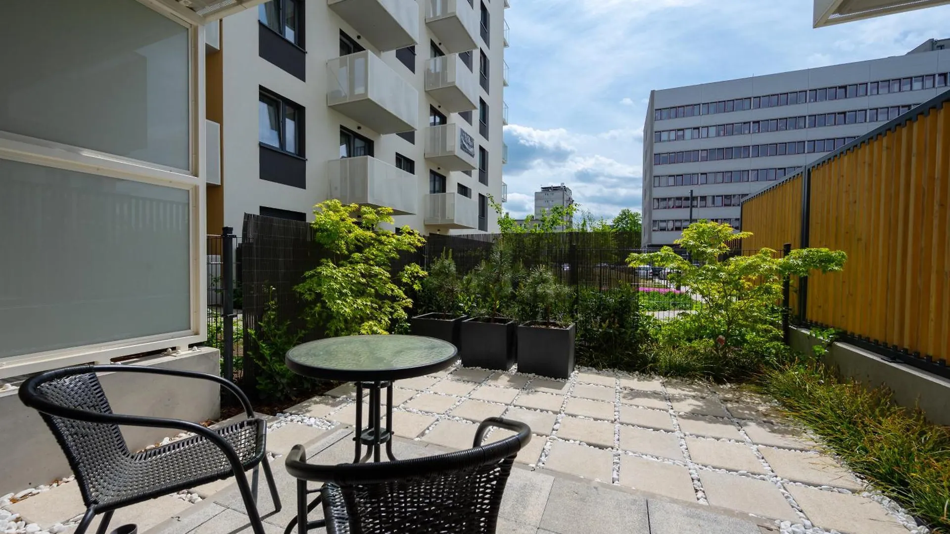 Miedziana 6 & 18 Apartment With Free Garage Wroclaw By Renters