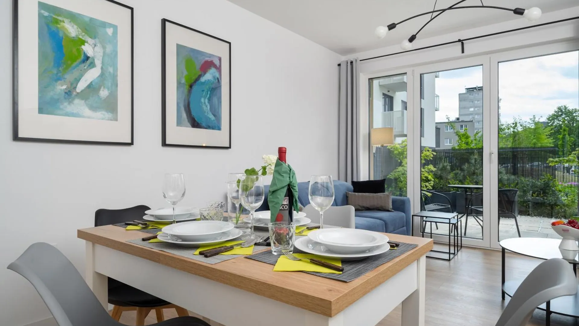 Miedziana 6 & 18 Apartment With Free Garage Wroclaw By Renters 0*,