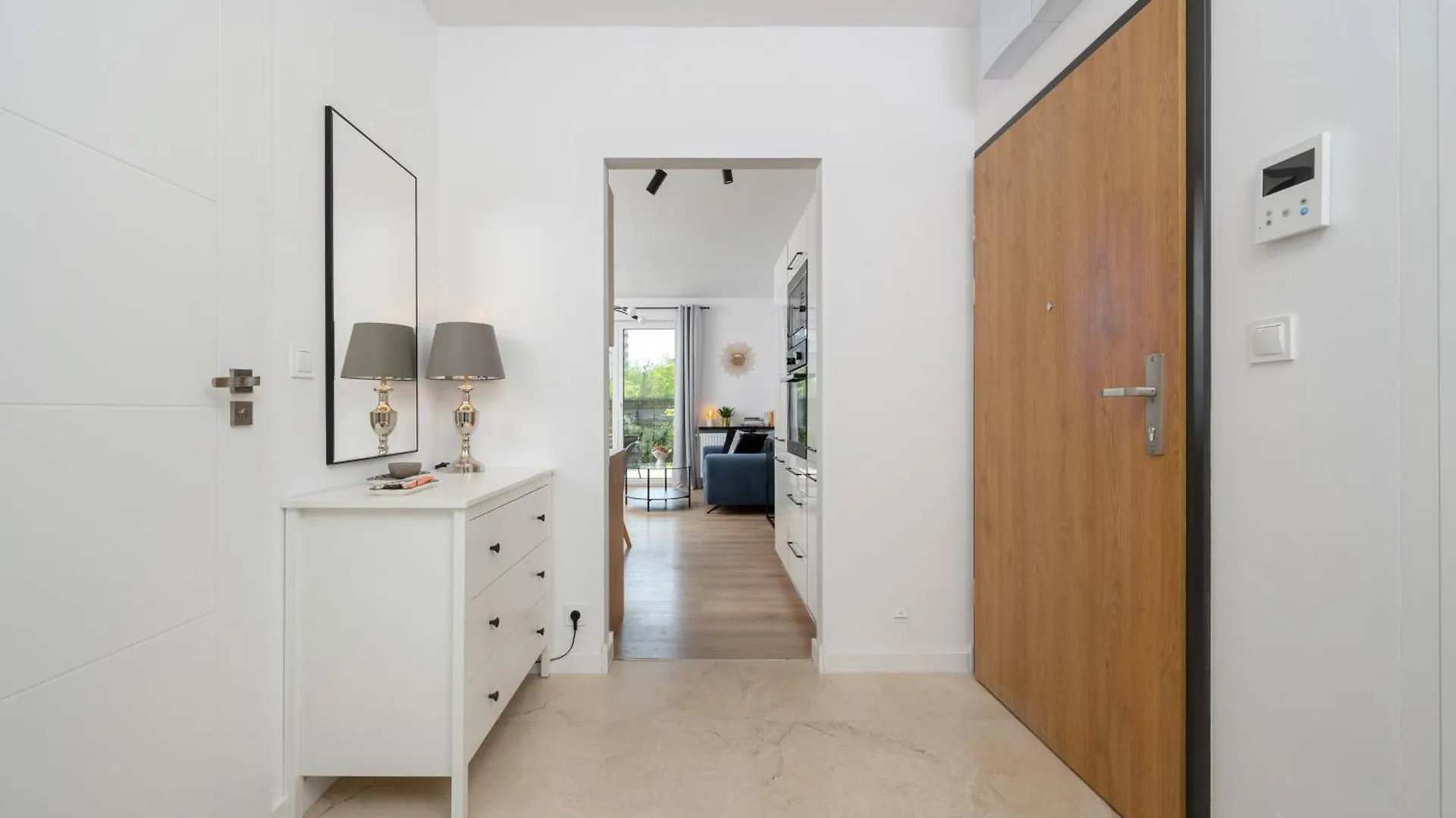Miedziana 6 & 18 Apartment With Free Garage Wroclaw By Renters Poland