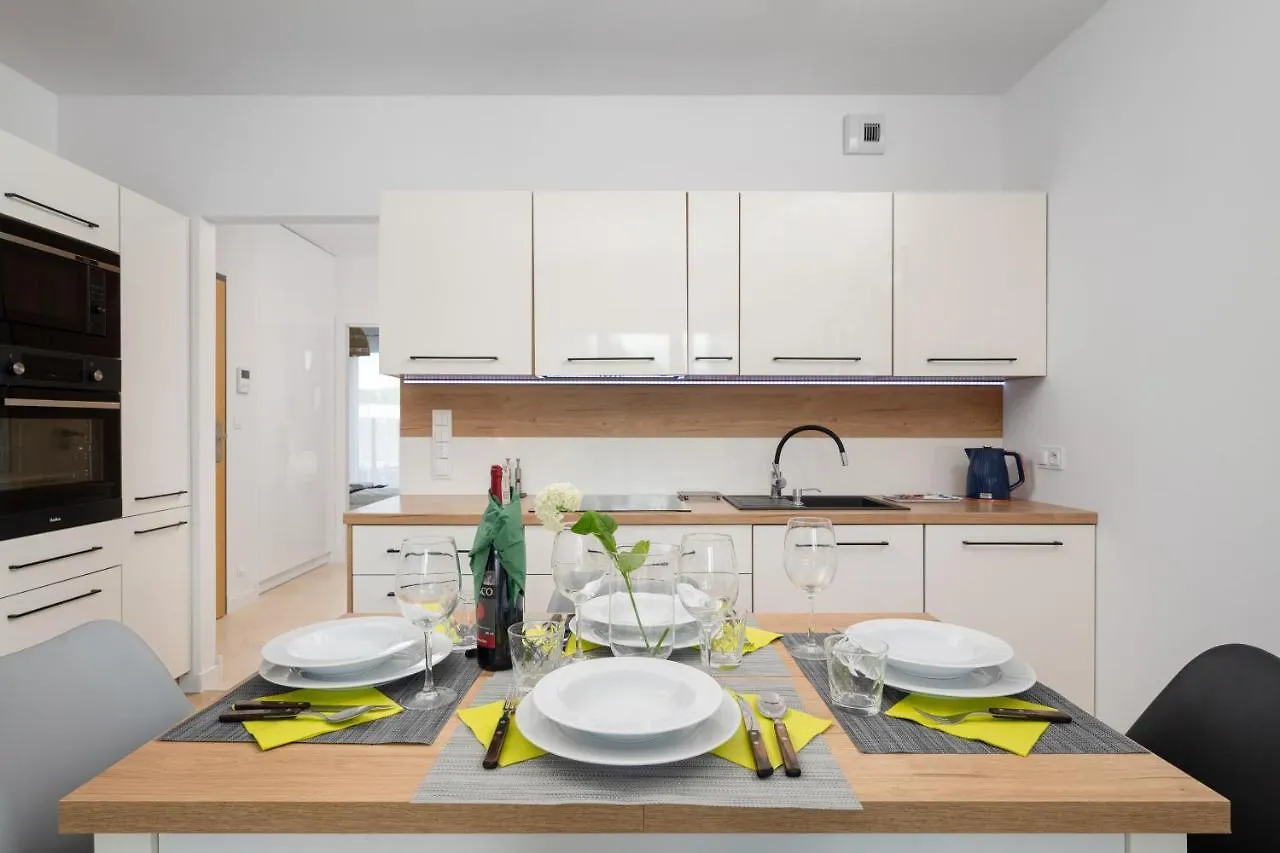 Miedziana 6 & 18 Apartment With Free Garage Wroclaw By Renters